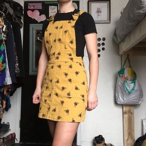 HANDMADE overall style bee dress with pockets